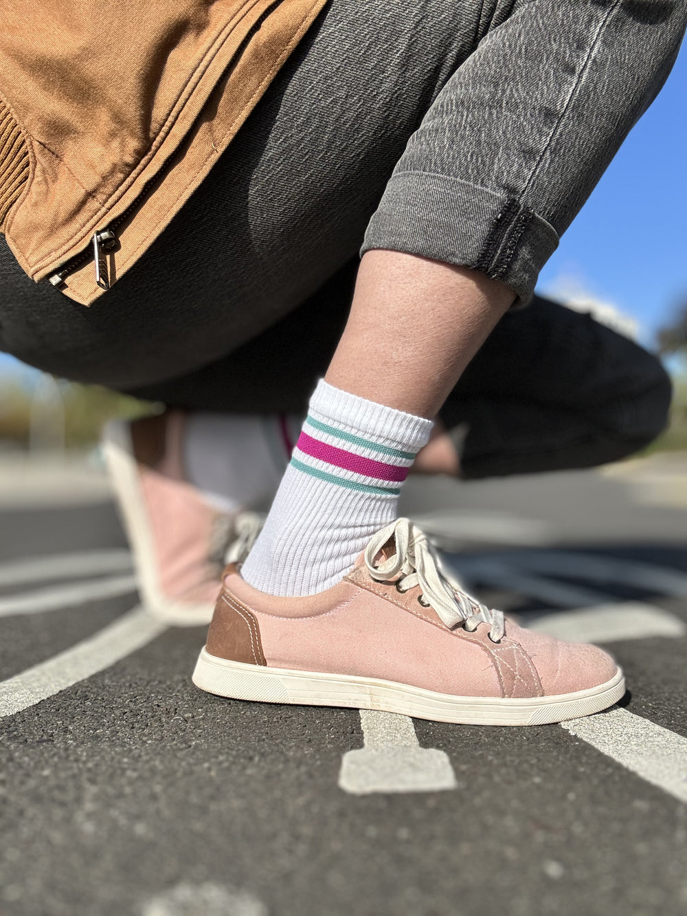 The Merry Berry Triple Double Crew Socks are designed to keep you cozy during colder weather activities. Featuring a fully padded foot for enhanced cushioning and warmth, these socks are ideal for running, cycling, hiking, or casual walks. The relaxed cuff ensures a comfortable fit around the calves. Lovingly known as "Cushy Spice" at The Athletic HQ, these socks are made in the USA from recycled fibers, combining performance with sustainability