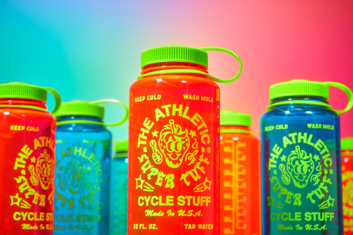 This 32oz wide mouth Nalgene bottle is made in the USA. Tough, reliable, and BPA-free, the Super Tuff Nalgene Bottle ensures hydration during your most demanding outdoor activities.