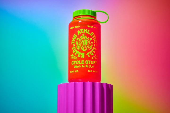 This 32oz wide mouth Nalgene bottle is made in the USA. Tough, reliable, and BPA-free, the Super Tuff Nalgene Bottle ensures hydration during your most demanding outdoor activities.