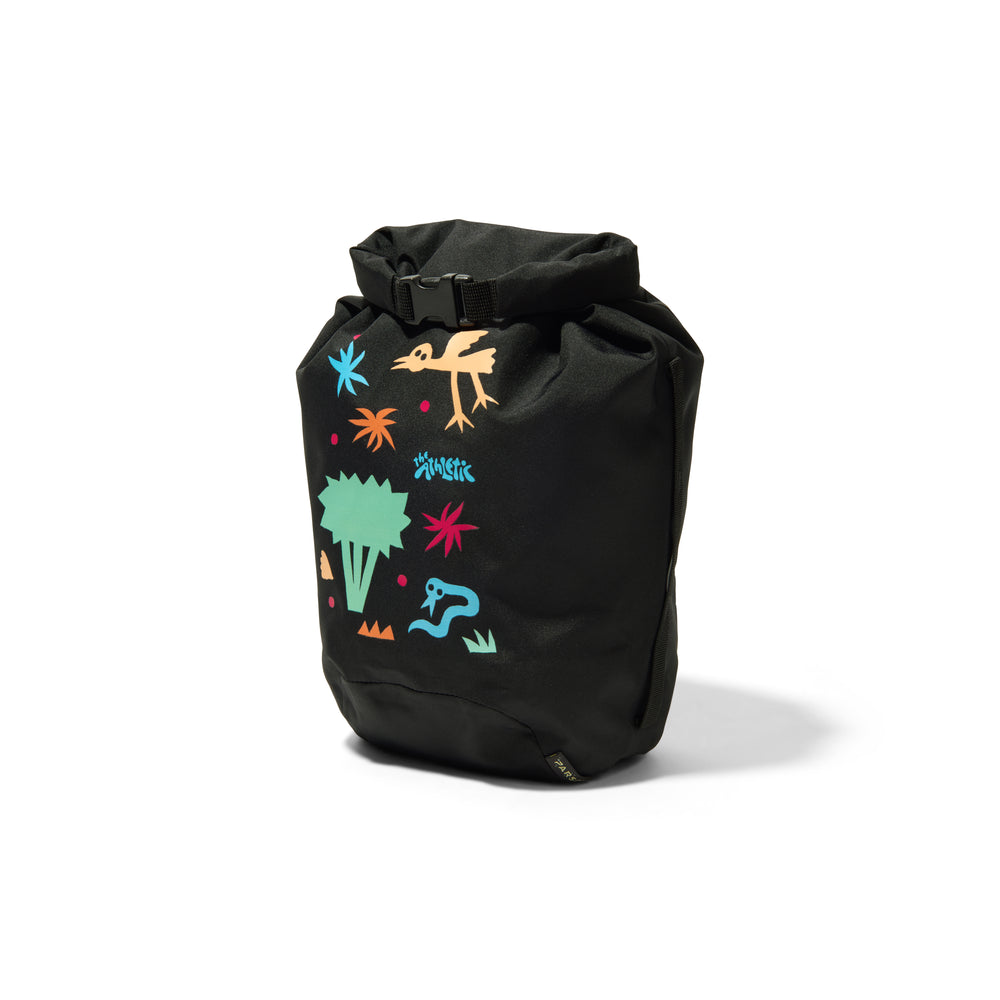 Wild Elements Dry Bag: 100% waterproof, durable bag designed for outdoor adventures, with a 7L capacity perfect for bikepacking and hiking gear