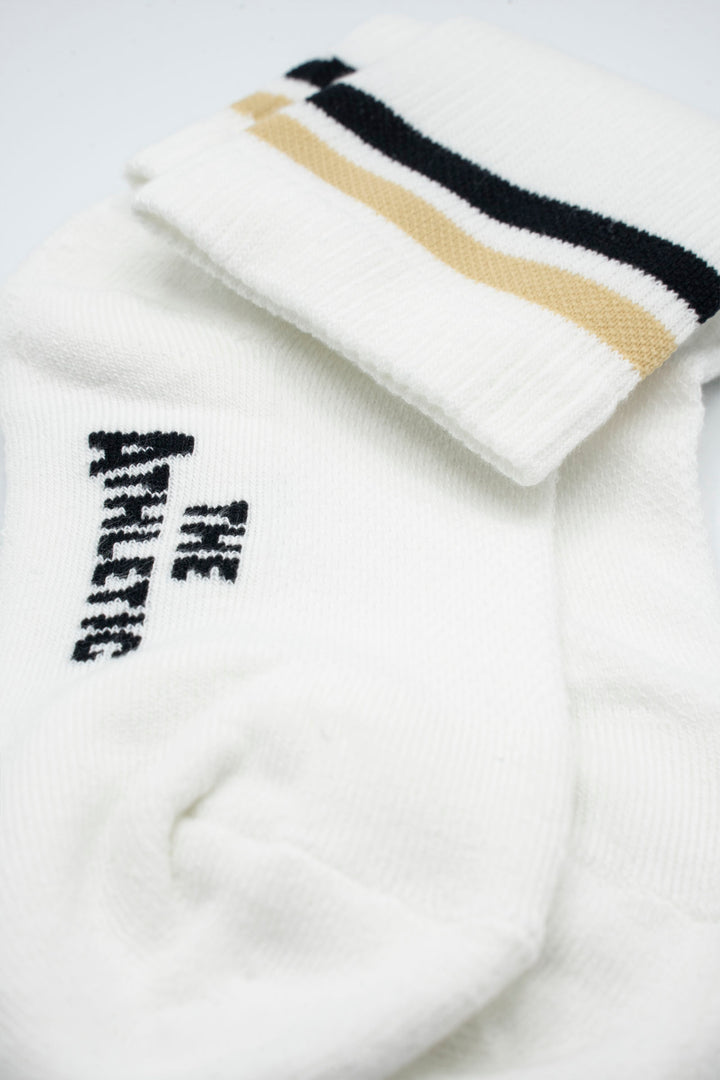 The Tiger Eye Triple Double Crew Socks are designed for versatility and comfort, featuring a fully padded foot and a relaxed ribbed cuff. Ideal for cycling, running, cross-training, or casual wear, these socks are made in the USA from recycled fibers, combining performance with sustainability