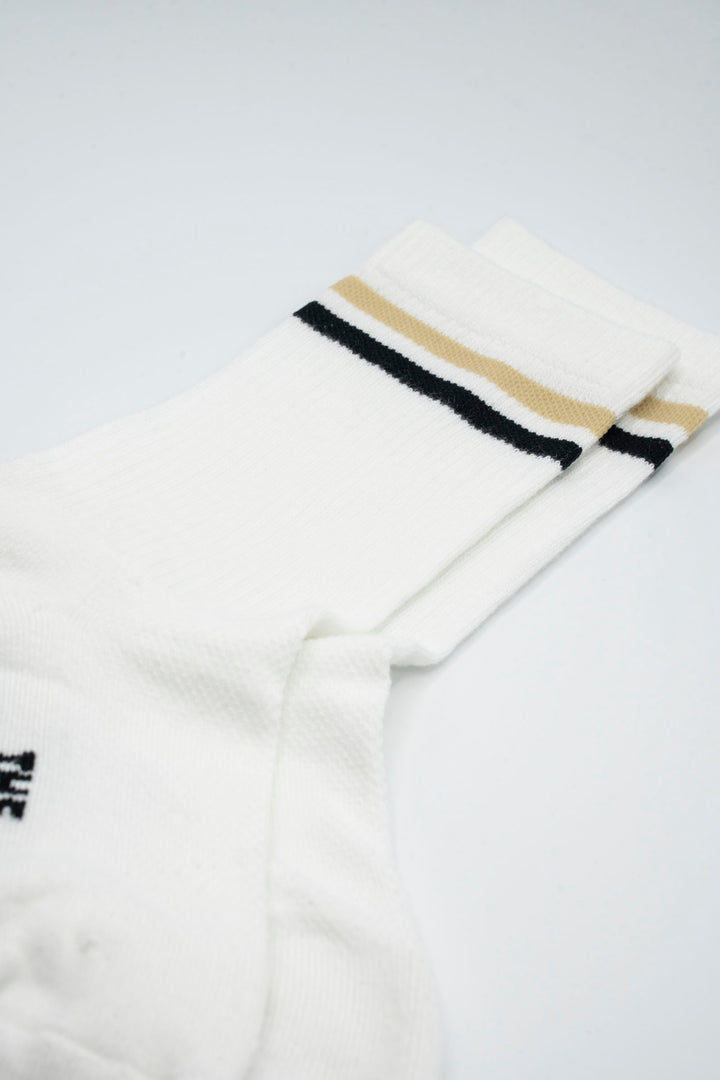 The Tiger Eye Triple Double Crew Socks are designed for versatility and comfort, featuring a fully padded foot and a relaxed ribbed cuff. Ideal for cycling, running, cross-training, or casual wear, these socks are made in the USA from recycled fibers, combining performance with sustainability