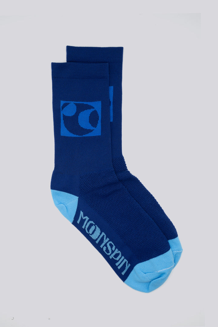 The Moonspin x The Athletic Socks are a collaboration between Moonspin, a women-led mountain biking apparel brand, and The Athletic Community. These socks are available in two colorways: Navy and Blue. Designed to inspire and style your biking adventures, they combine performance with style. Made in the USA with synthetic fibers from post-consumer recycled water bottles, these lightweight socks are breathable, moisture-wicking, and durable—ideal for warm weather cycling and everyday adventures
